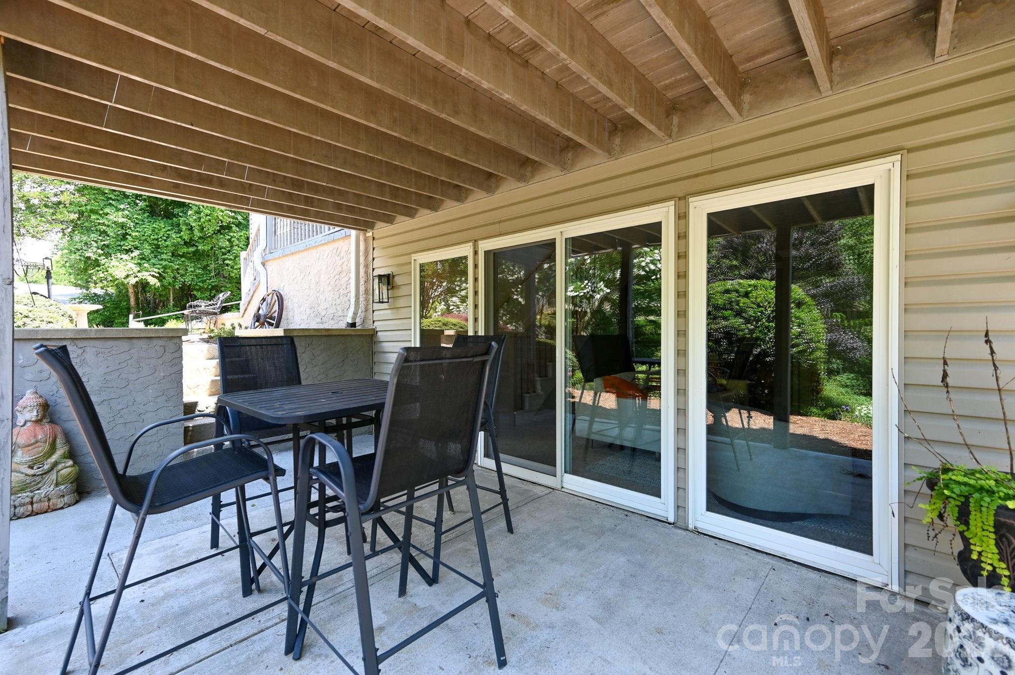 77 Carriage West Drive — Hendersonville
