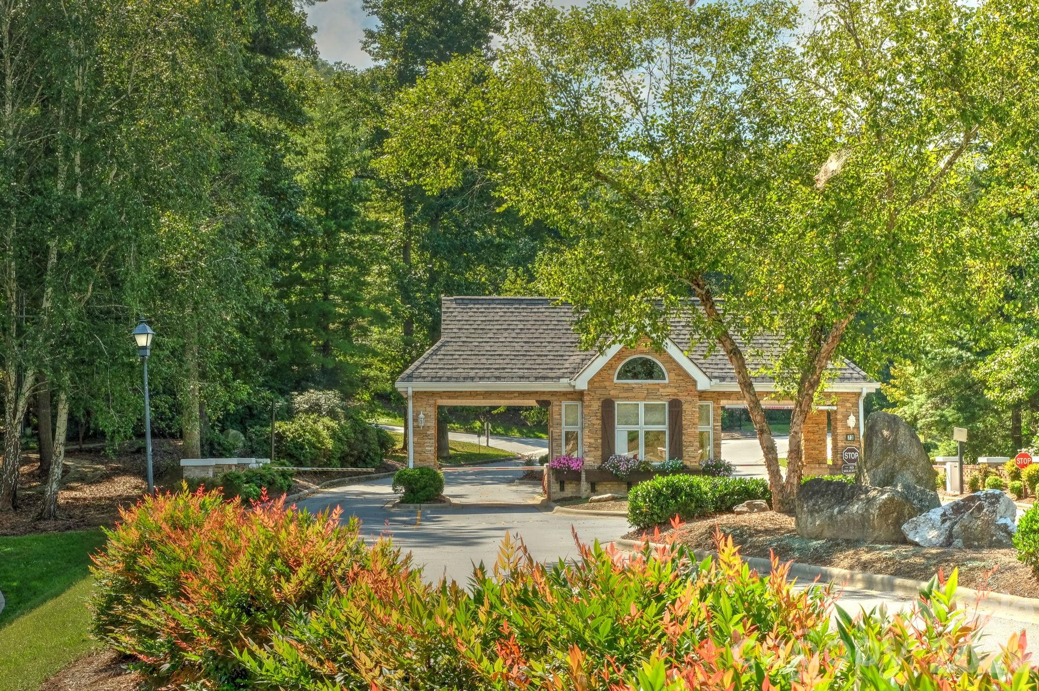 77 Carriage West Drive — Hendersonville