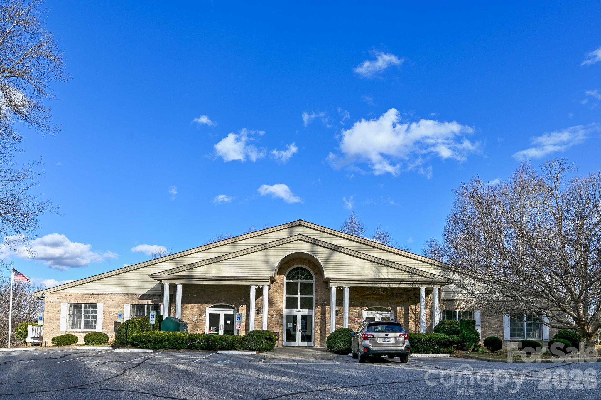 77 Carriage West Drive — Hendersonville