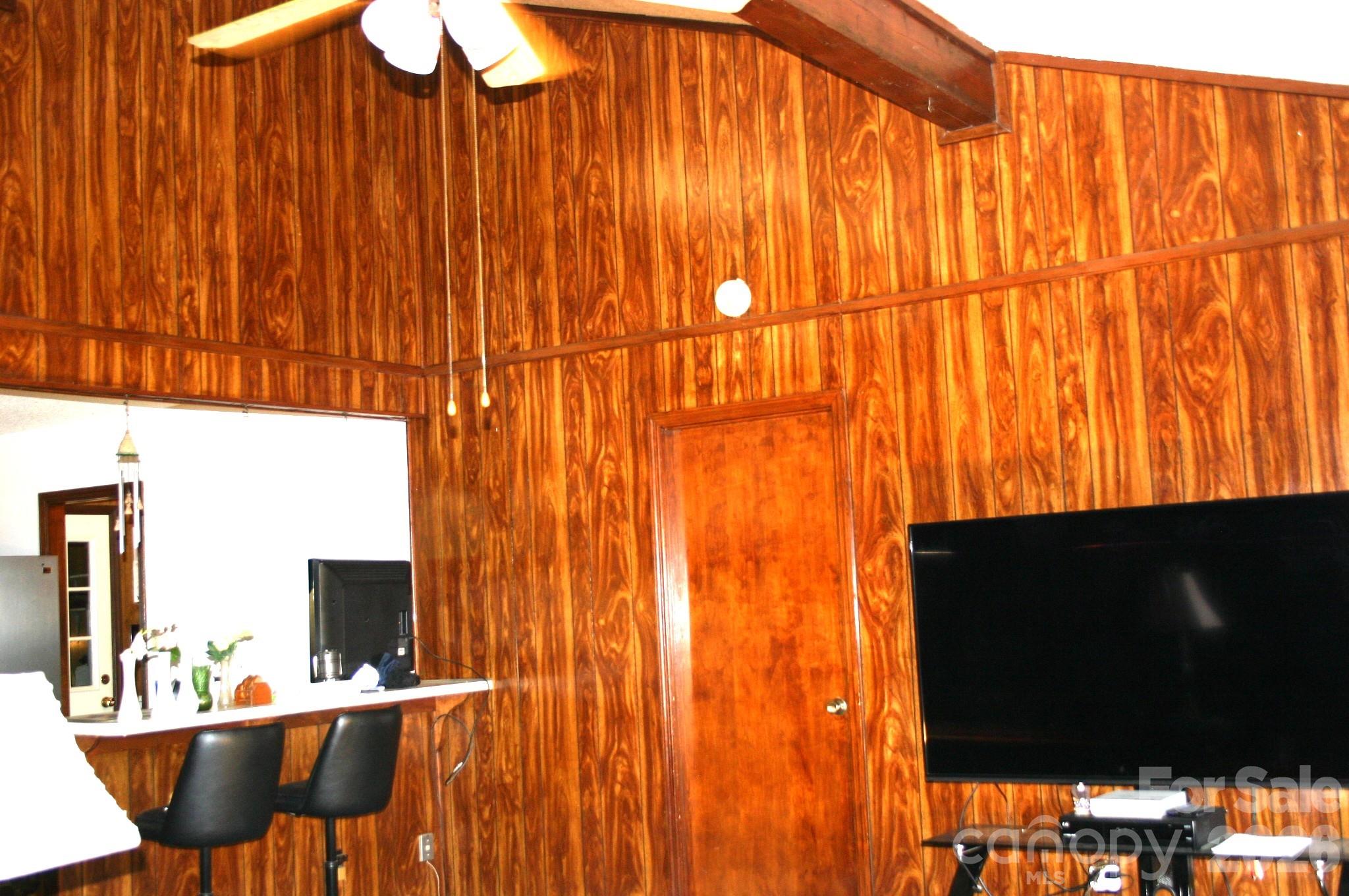 1647 Woodridge Circle — Hickory