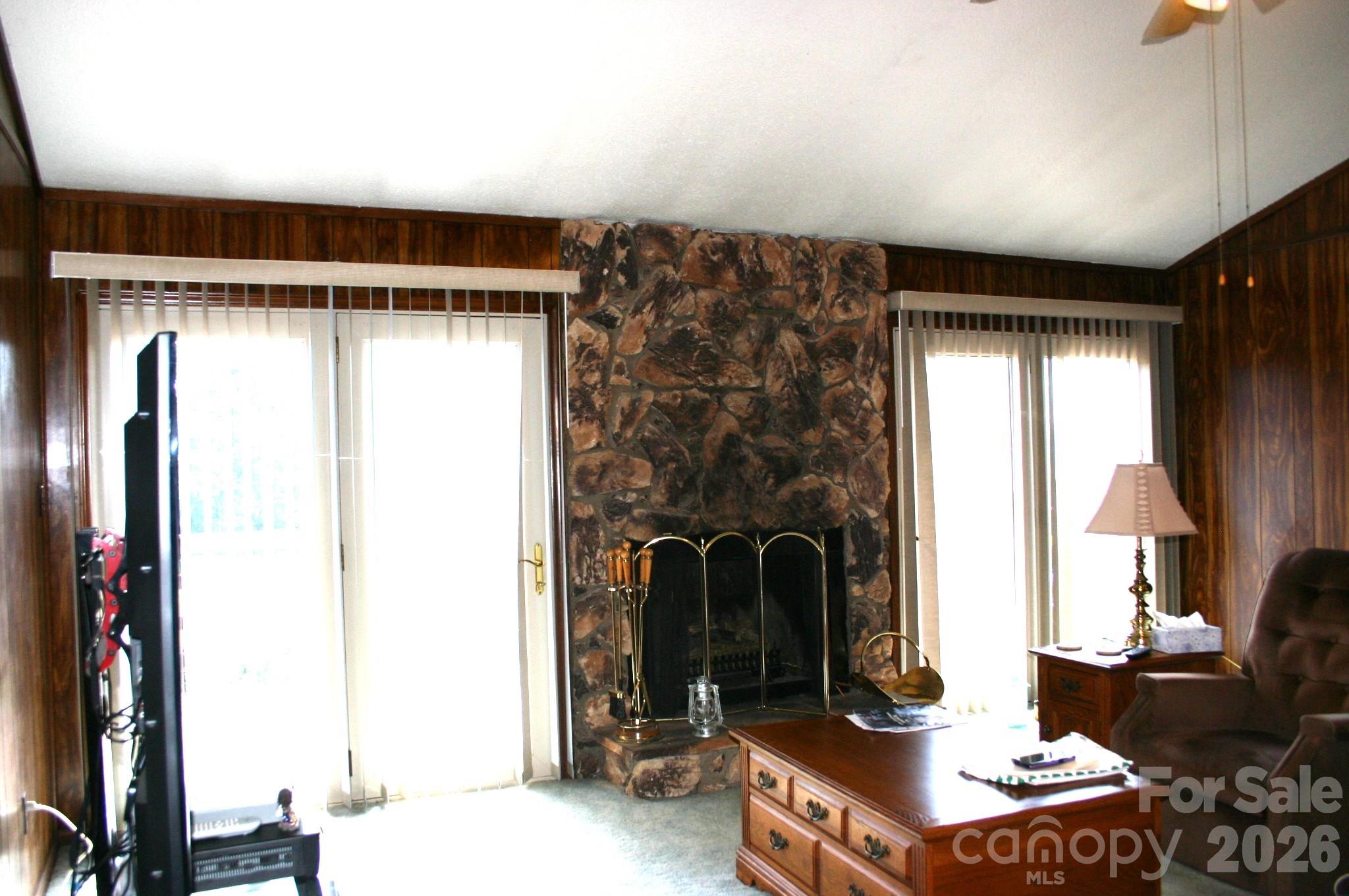 1647 Woodridge Circle — Hickory