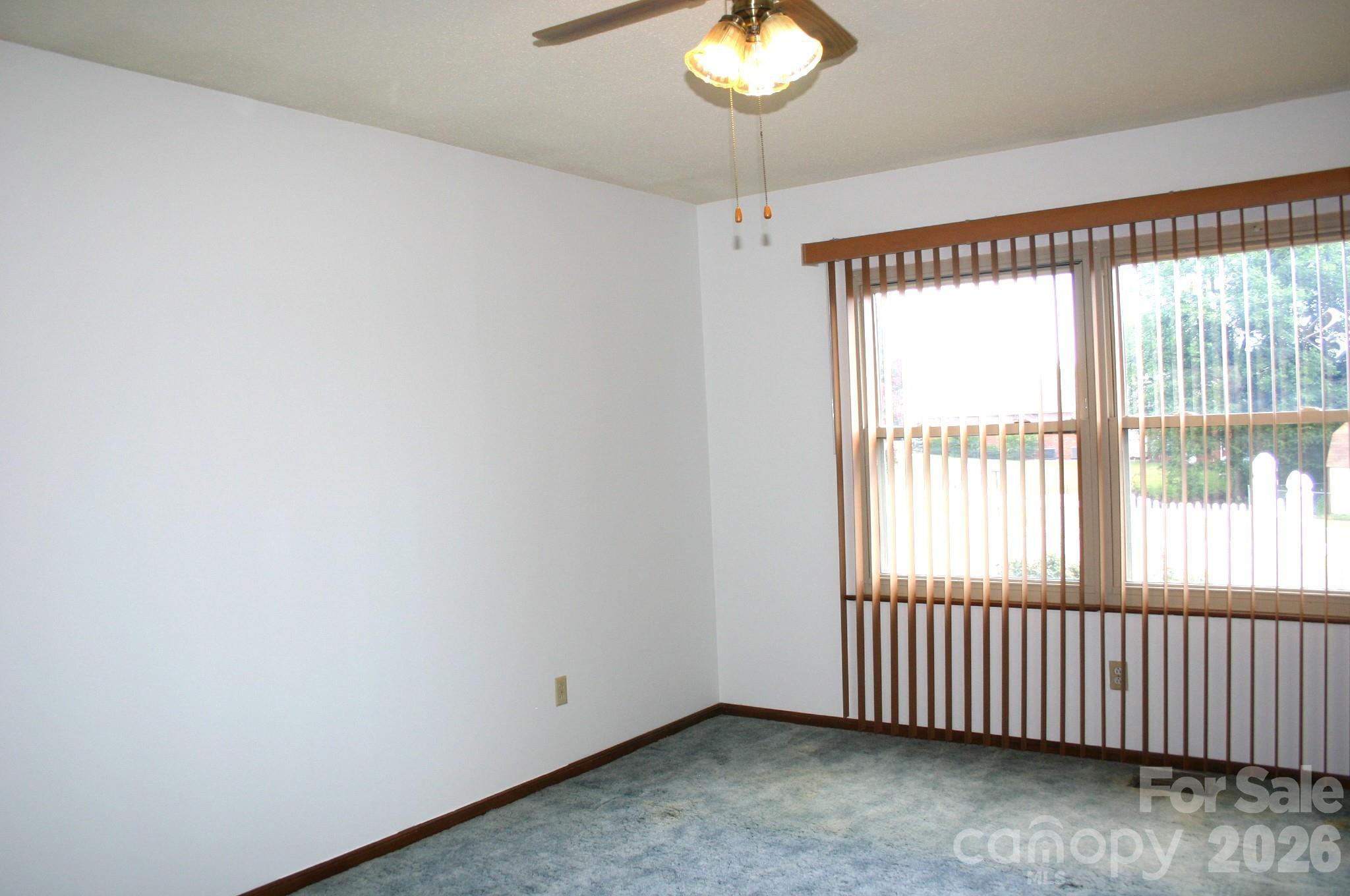 1647 Woodridge Circle — Hickory