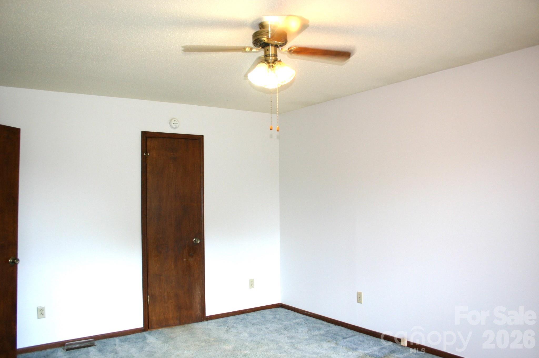 1647 Woodridge Circle — Hickory