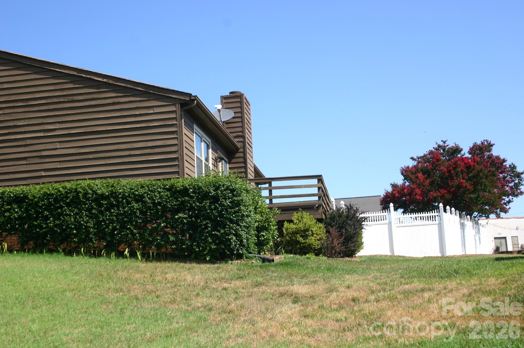 1647 Woodridge Circle — Hickory