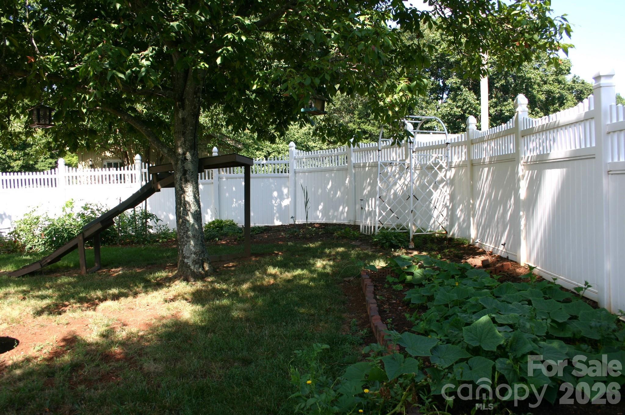 1647 Woodridge Circle — Hickory