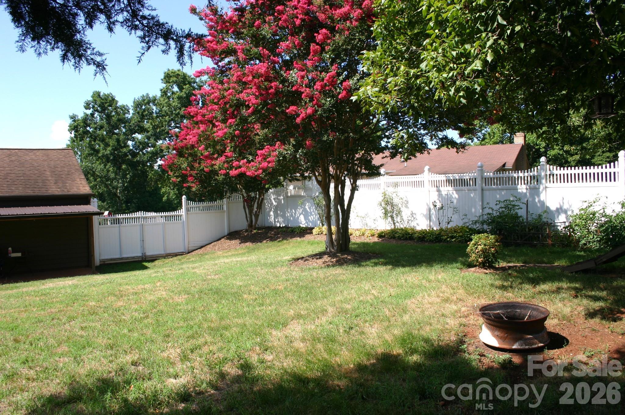 1647 Woodridge Circle — Hickory