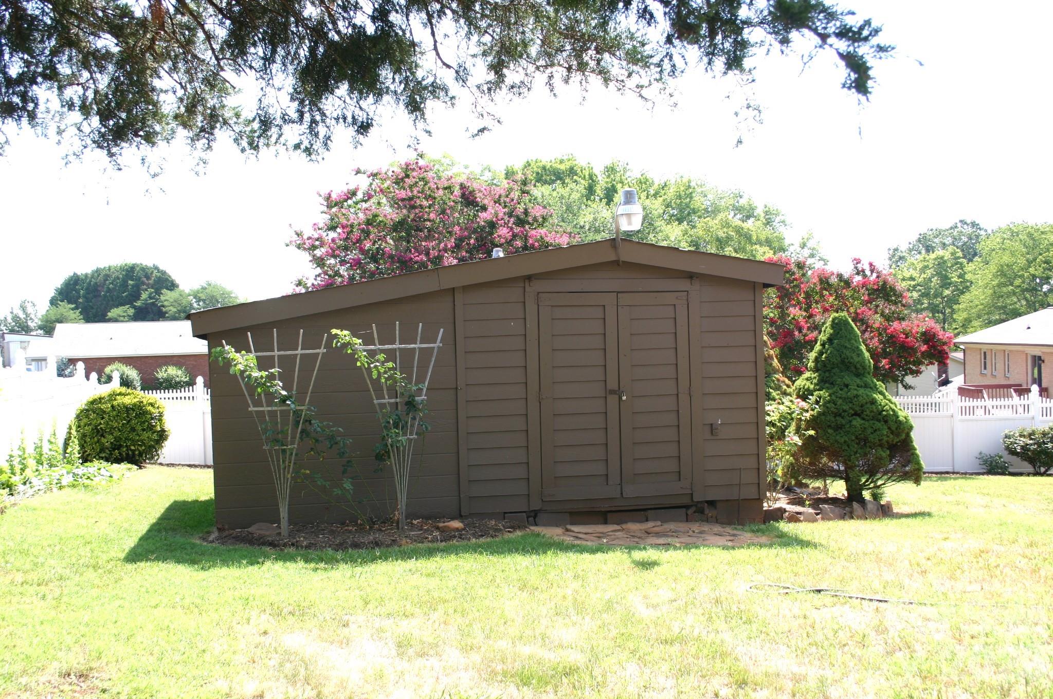 1647 Woodridge Circle — Hickory