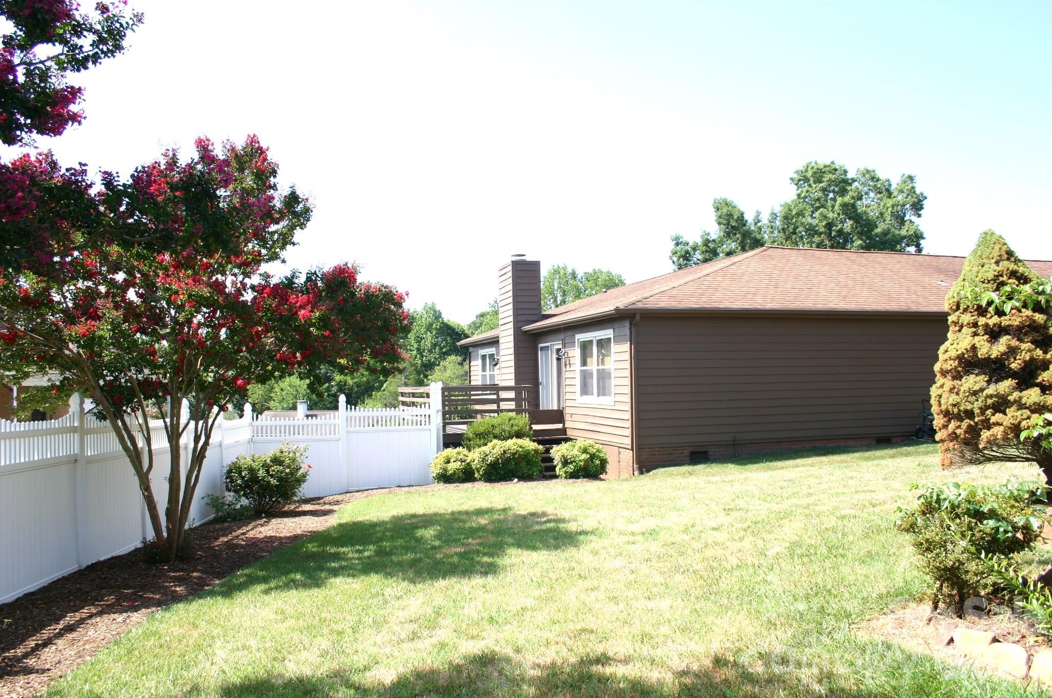 1647 Woodridge Circle — Hickory