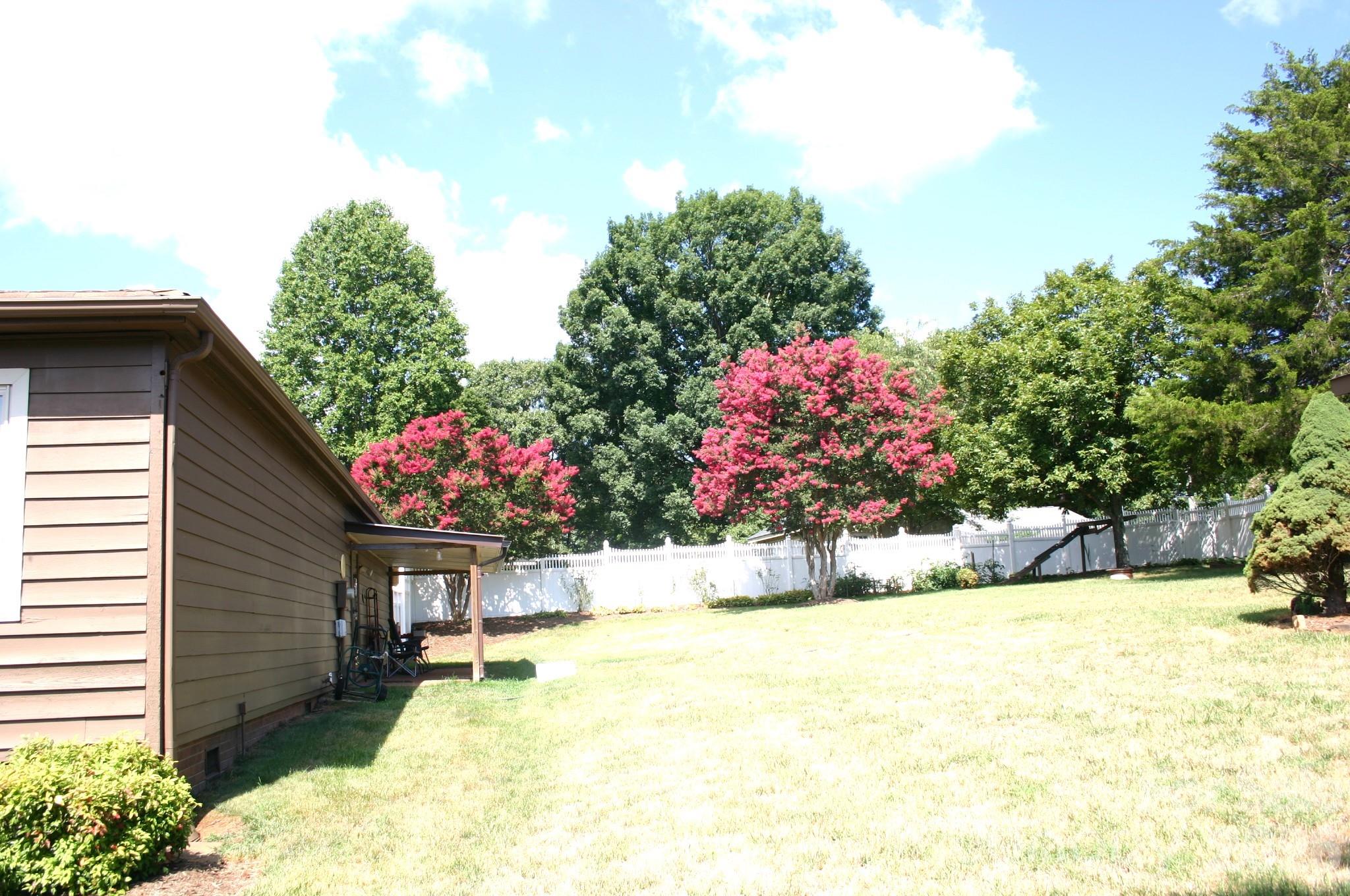 1647 Woodridge Circle — Hickory