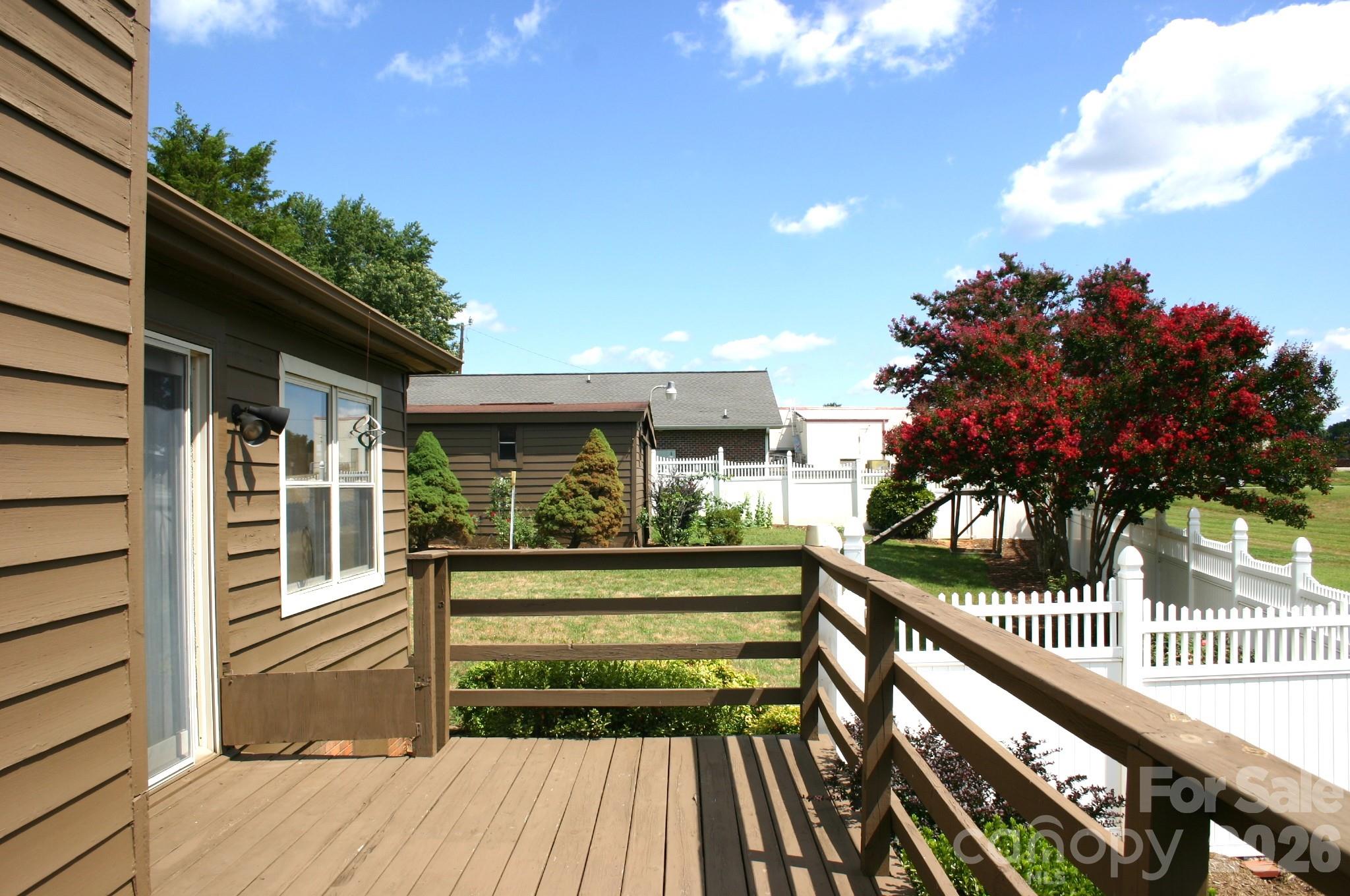 1647 Woodridge Circle — Hickory