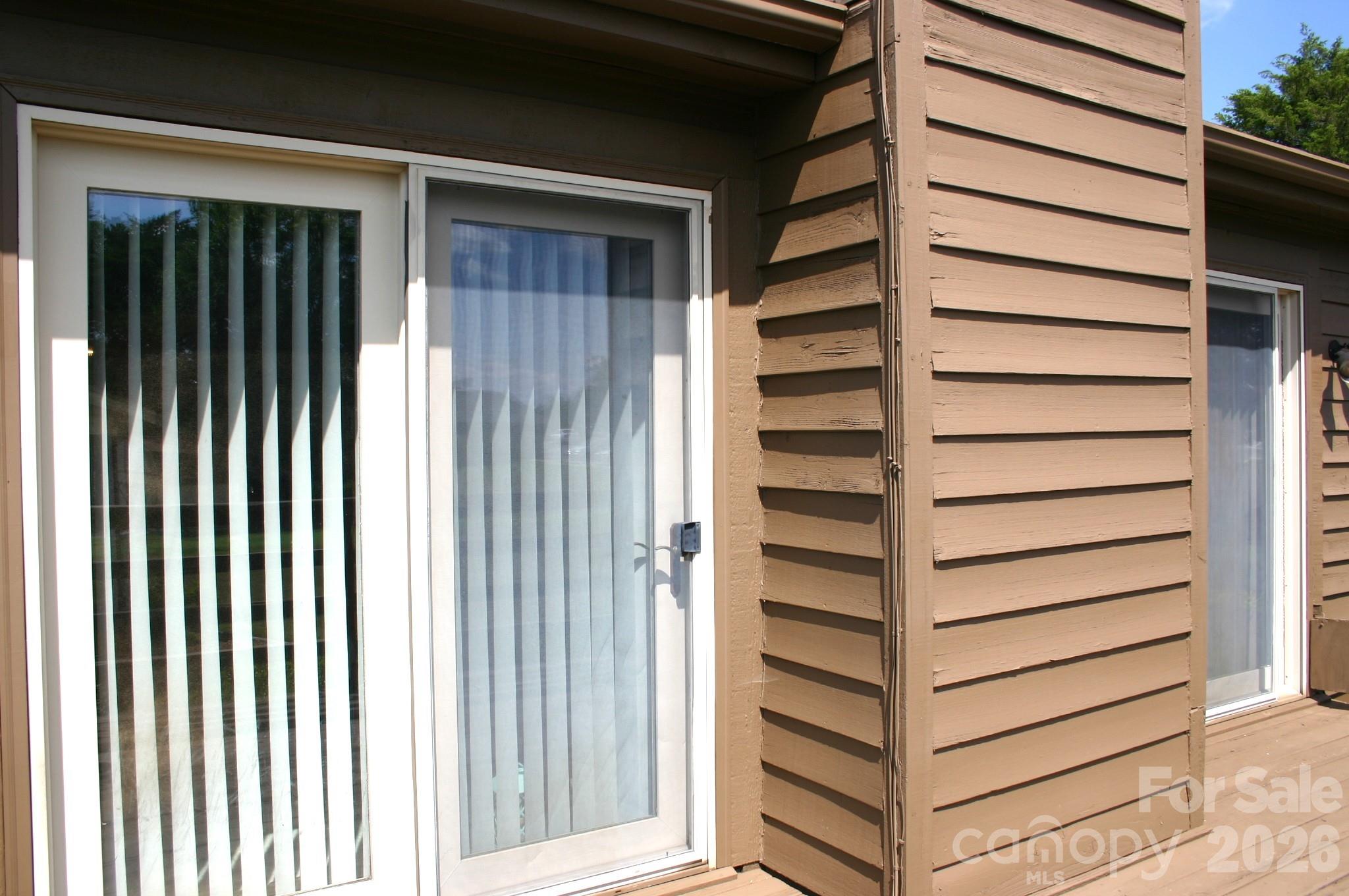 1647 Woodridge Circle — Hickory