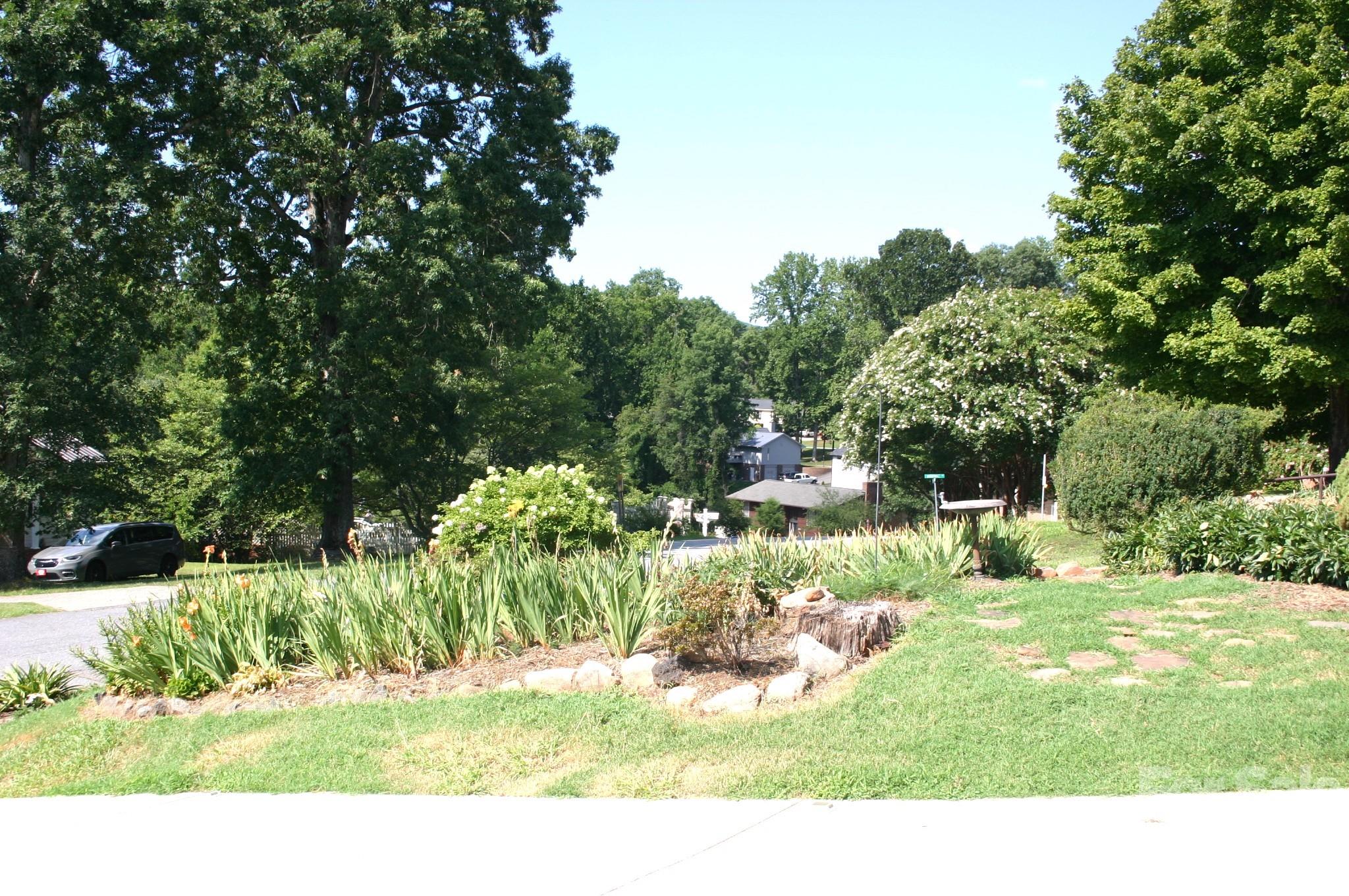 1647 Woodridge Circle — Hickory