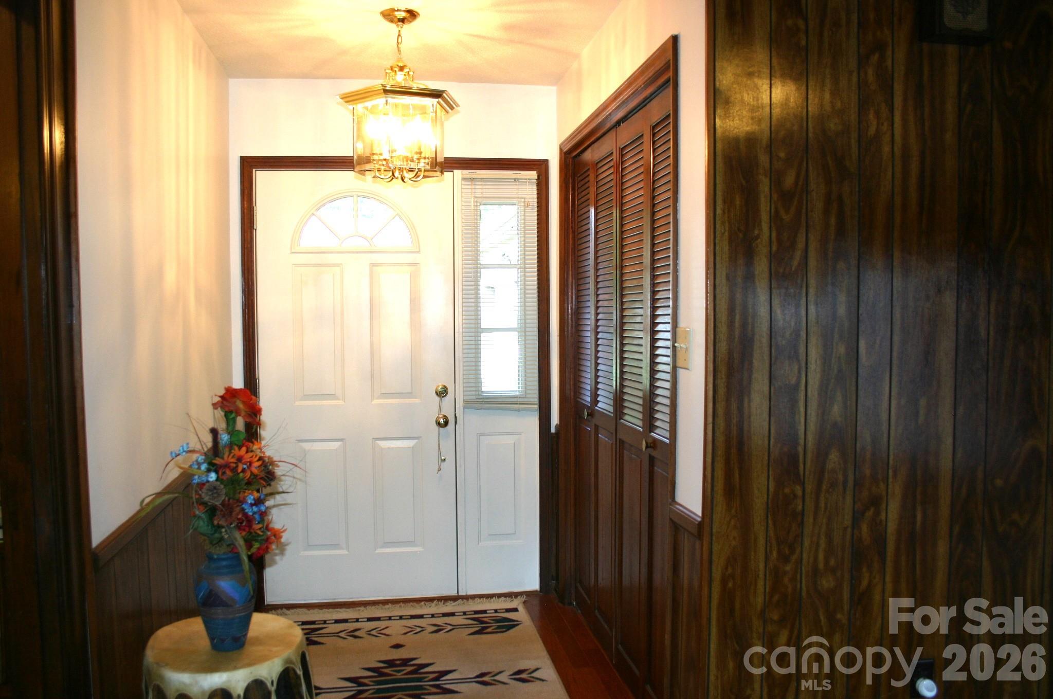 1647 Woodridge Circle — Hickory