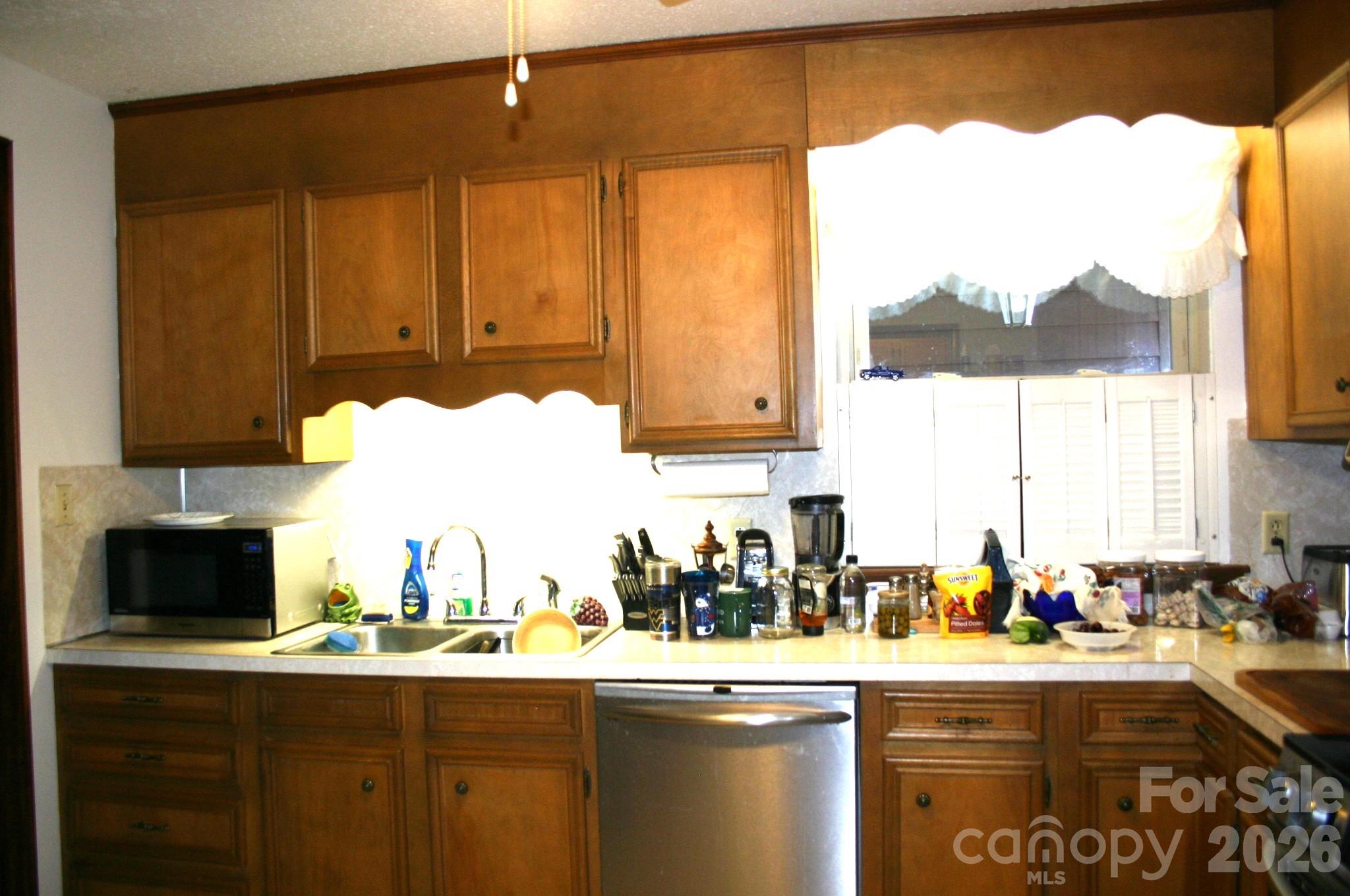 1647 Woodridge Circle — Hickory