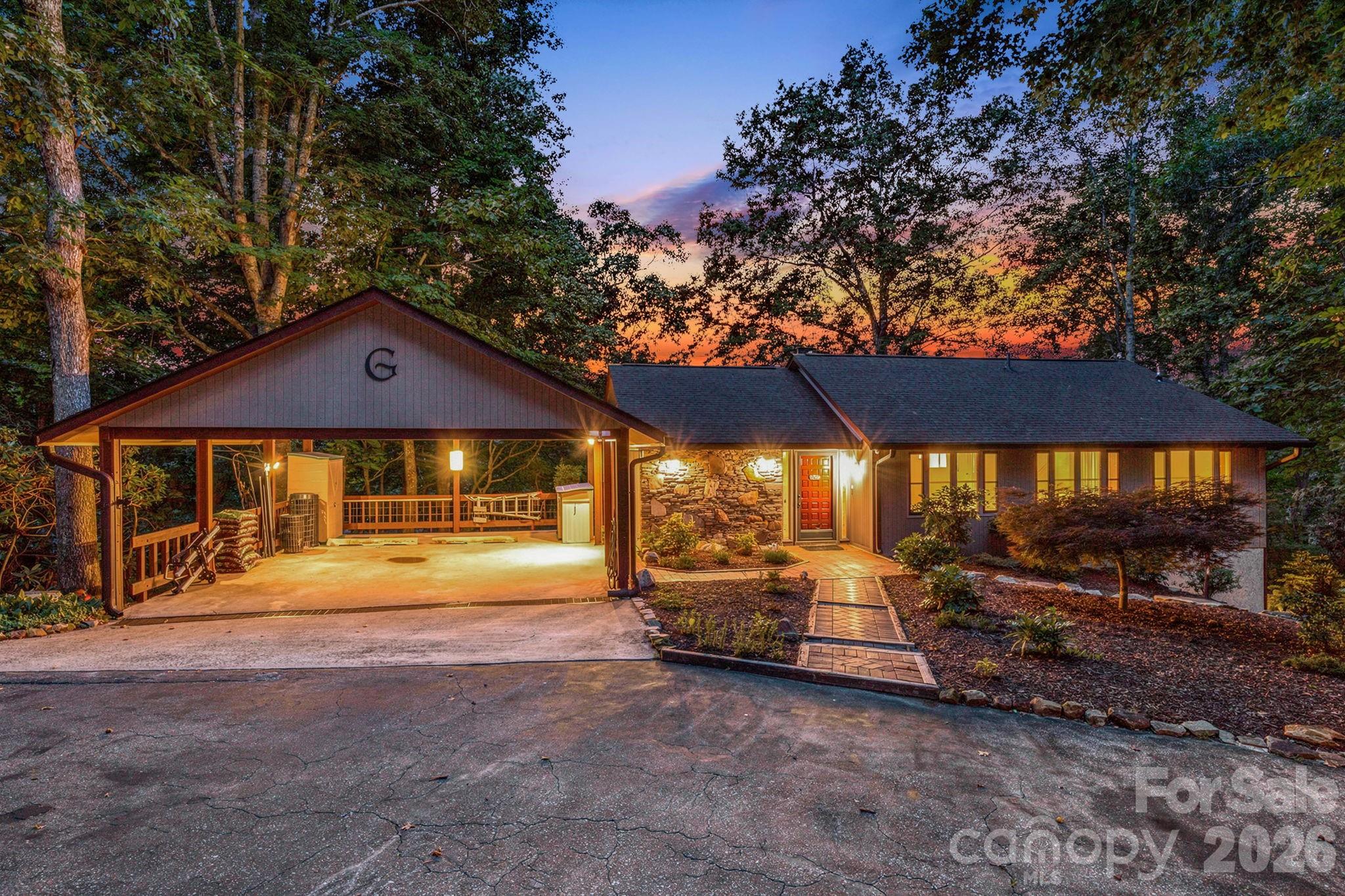 99 Oak Ridge Road — Pisgah Forest
