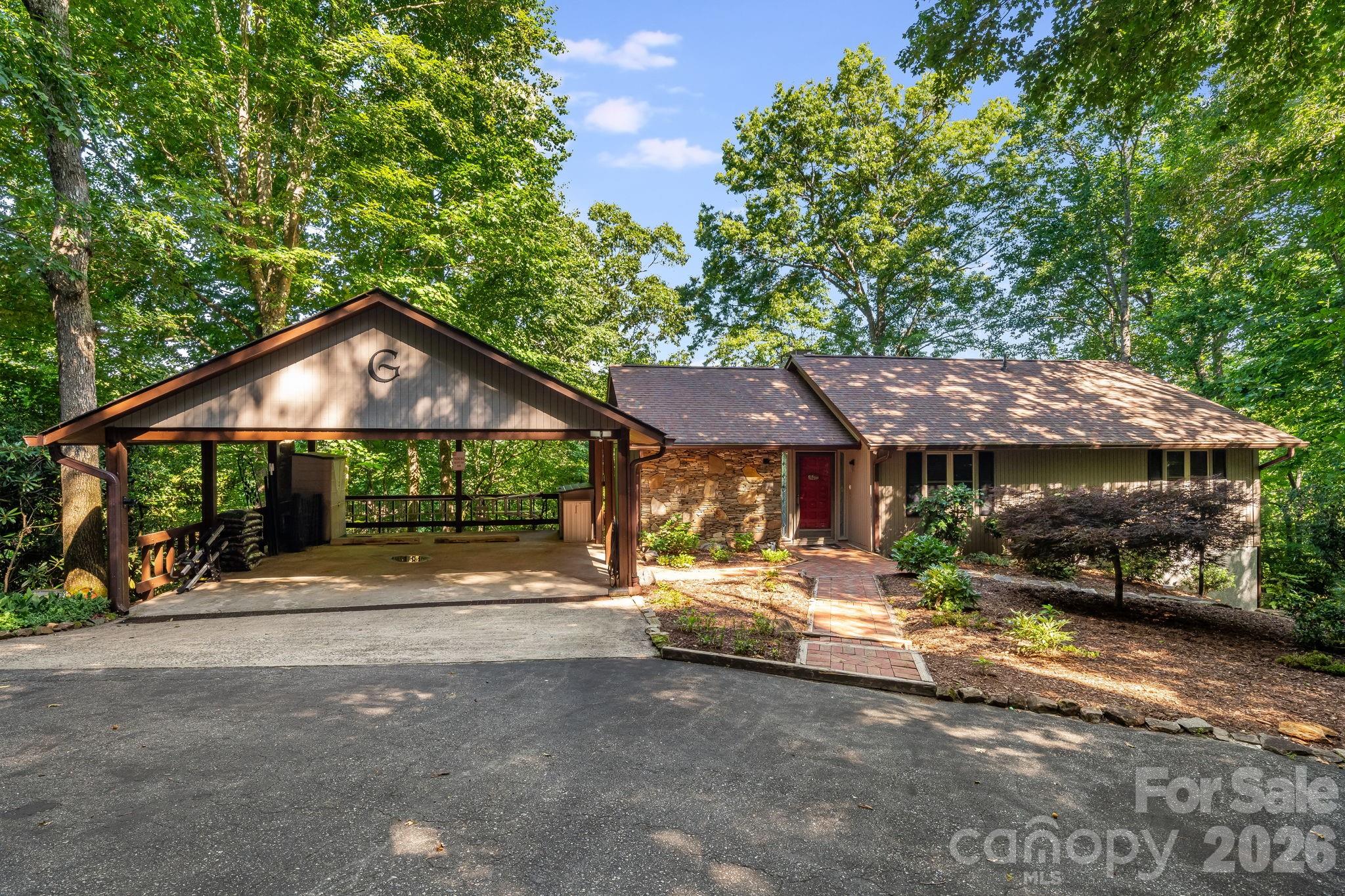 99 Oak Ridge Road — Pisgah Forest