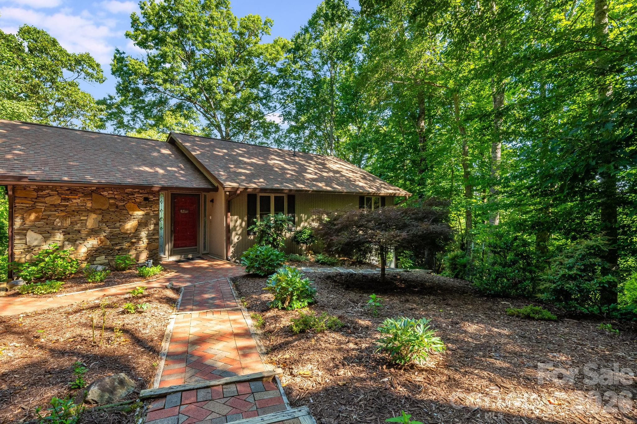 99 Oak Ridge Road — Pisgah Forest