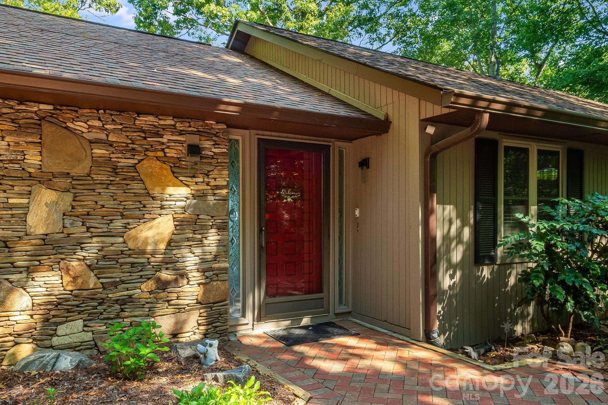 99 Oak Ridge Road — Pisgah Forest