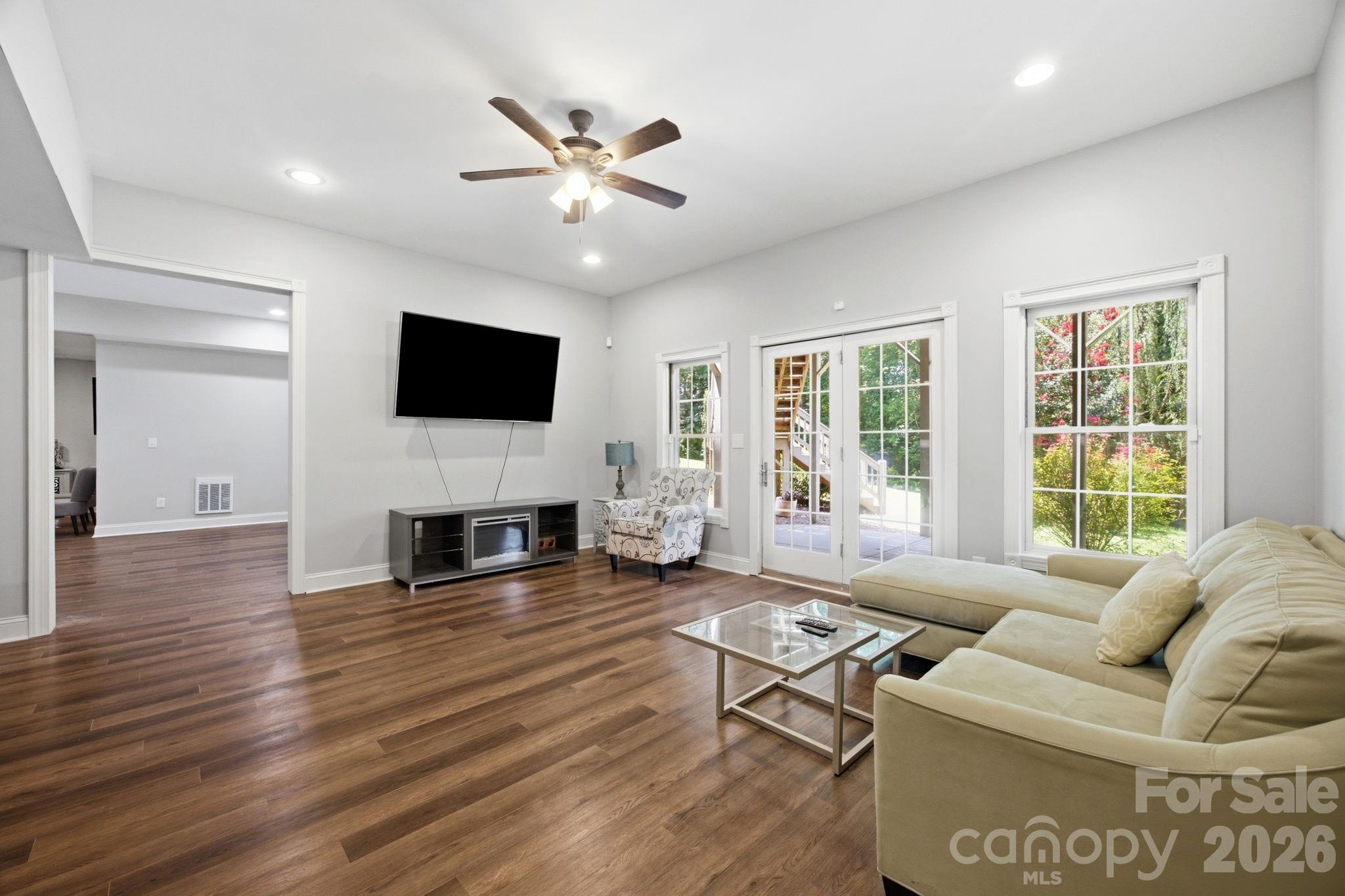 579 Morning Glory Court — Lake Wylie