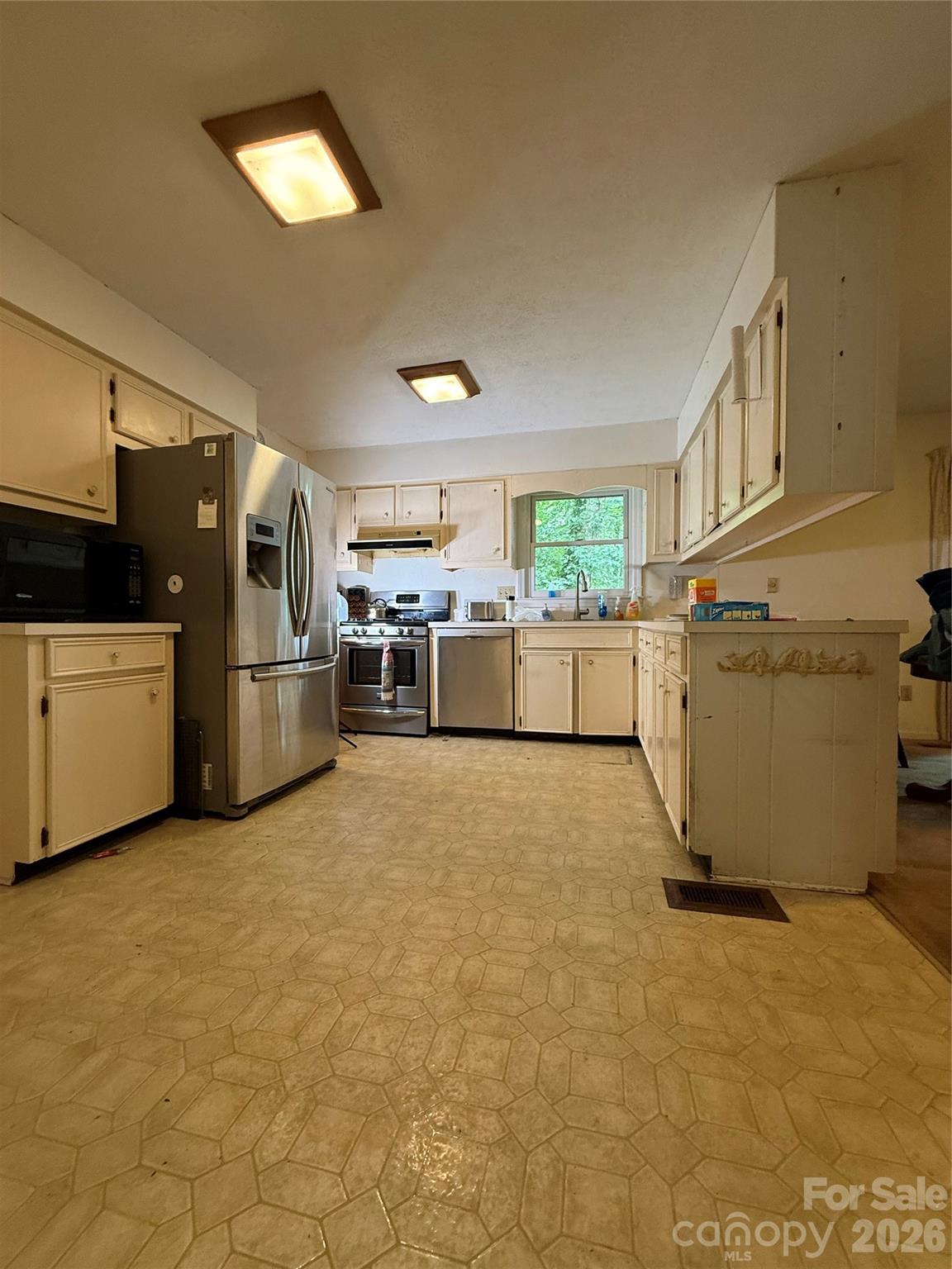 118 Brightwater Heights Drive — Hendersonville