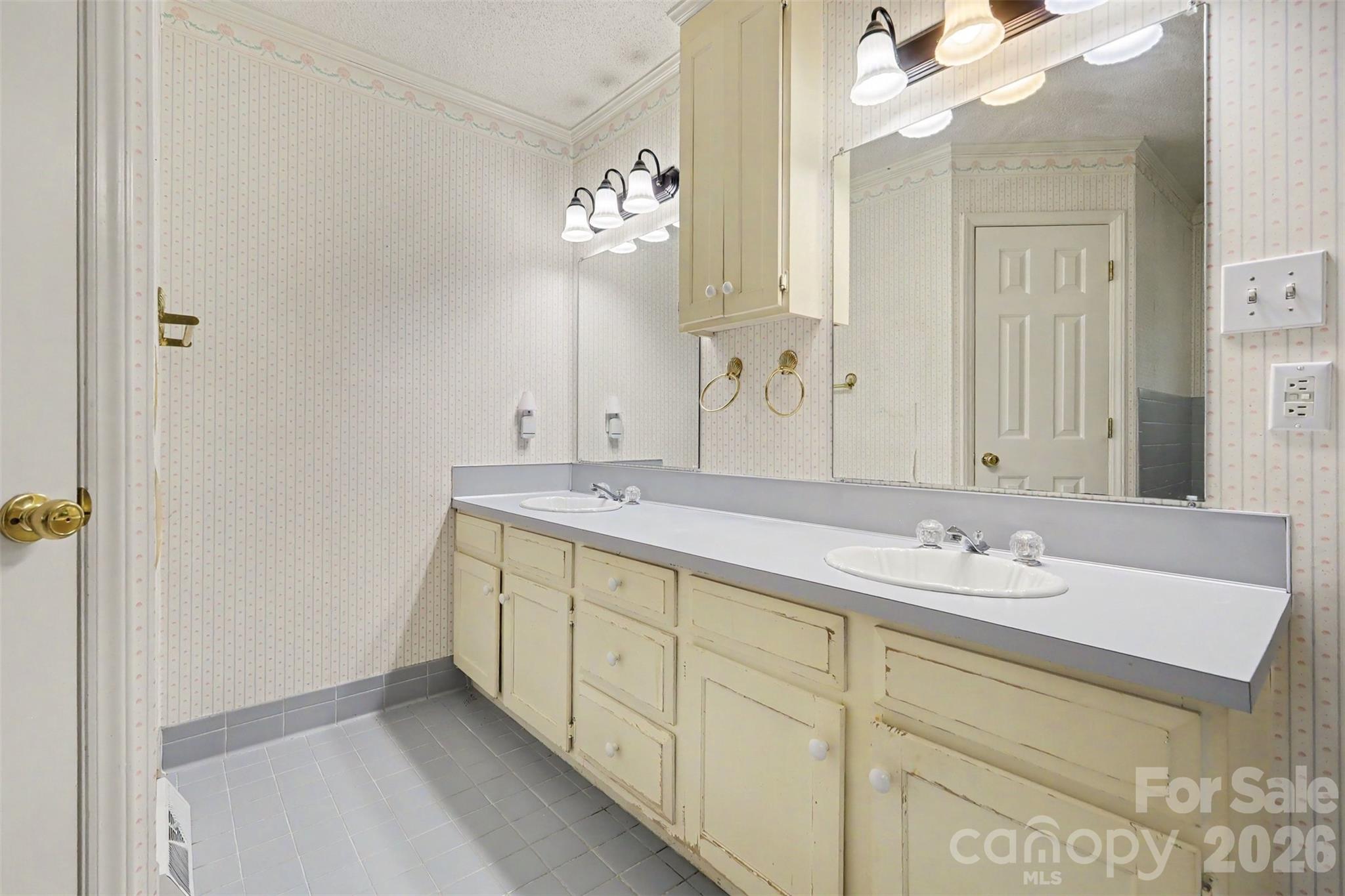 121 Country Creek Drive — Kings Mountain