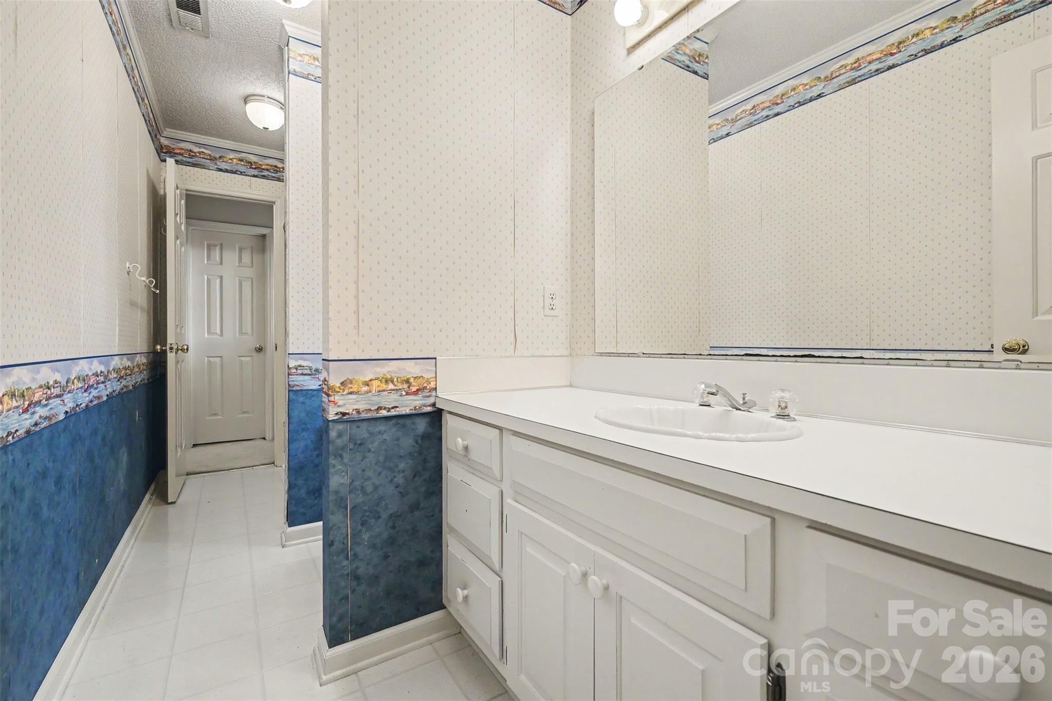 121 Country Creek Drive — Kings Mountain