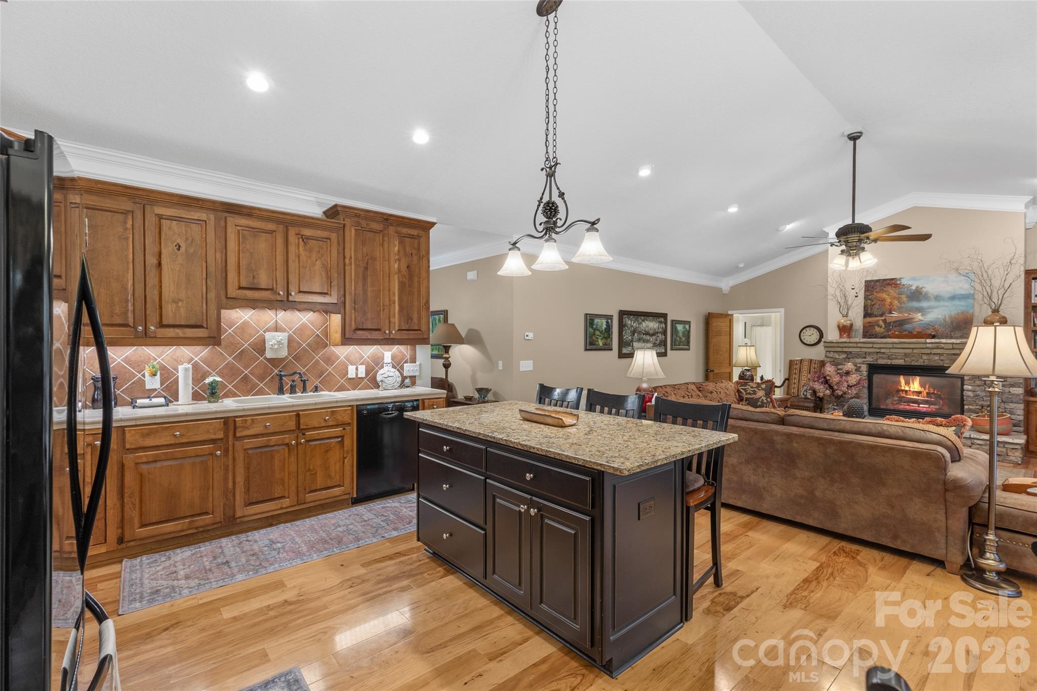 141 Dolly Lane — Highlands