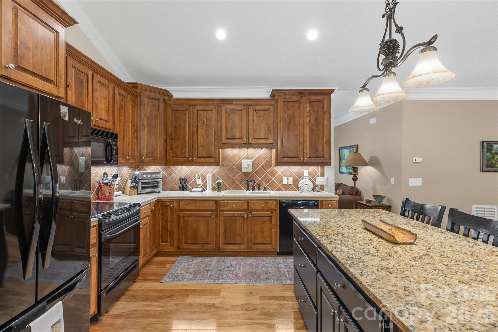 141 Dolly Lane — Highlands
