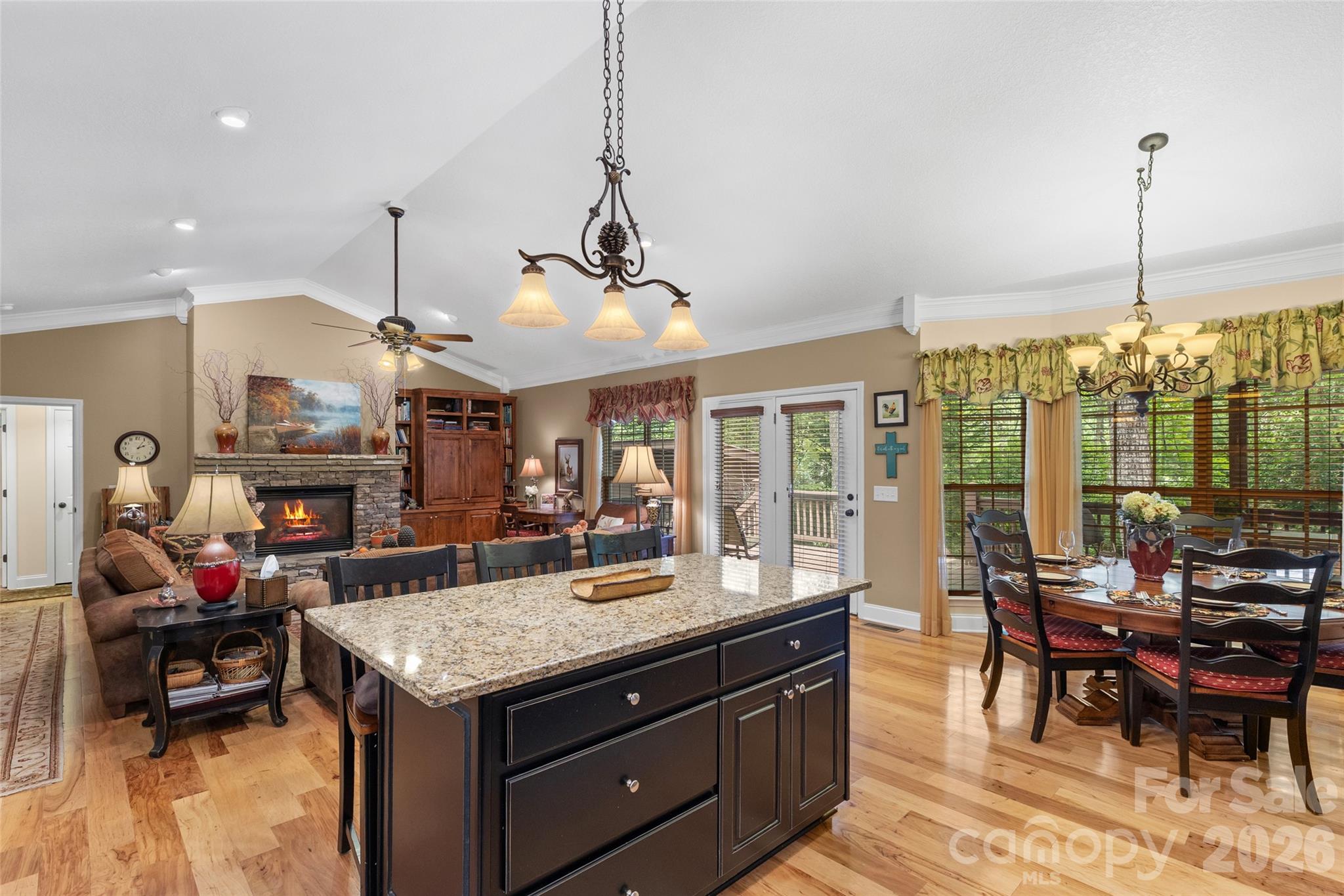 141 Dolly Lane — Highlands
