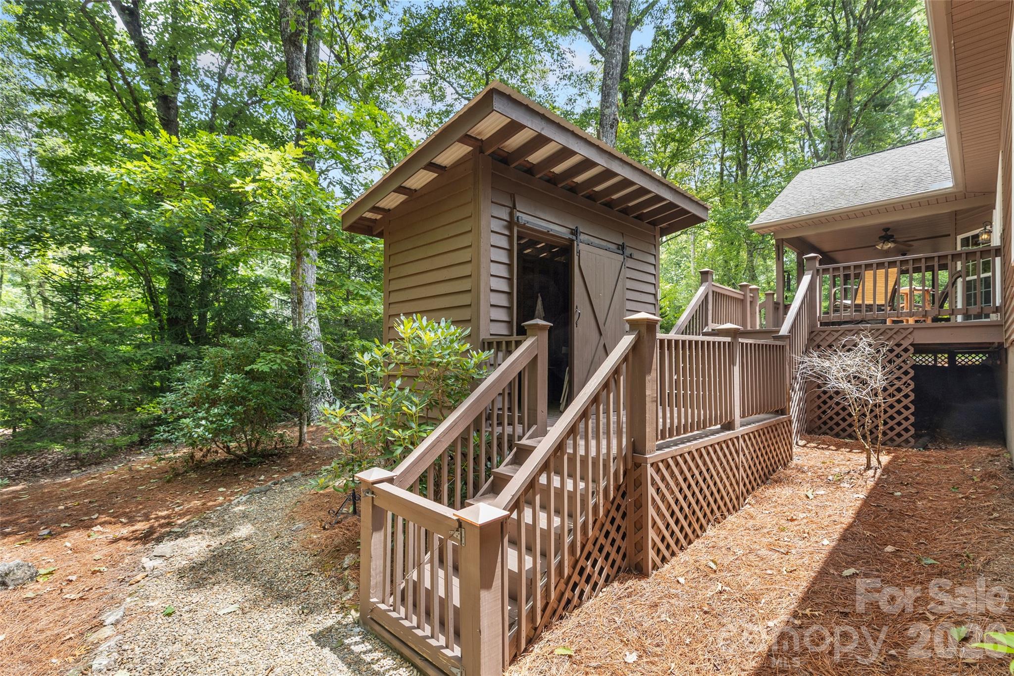 141 Dolly Lane — Highlands