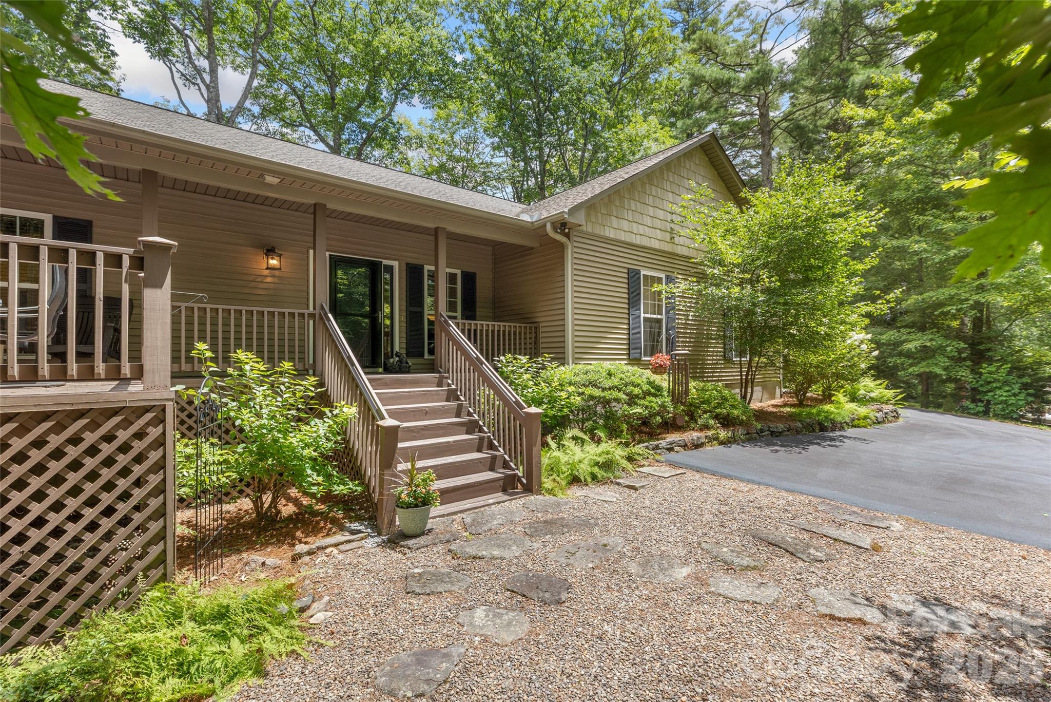 141 Dolly Lane — Highlands