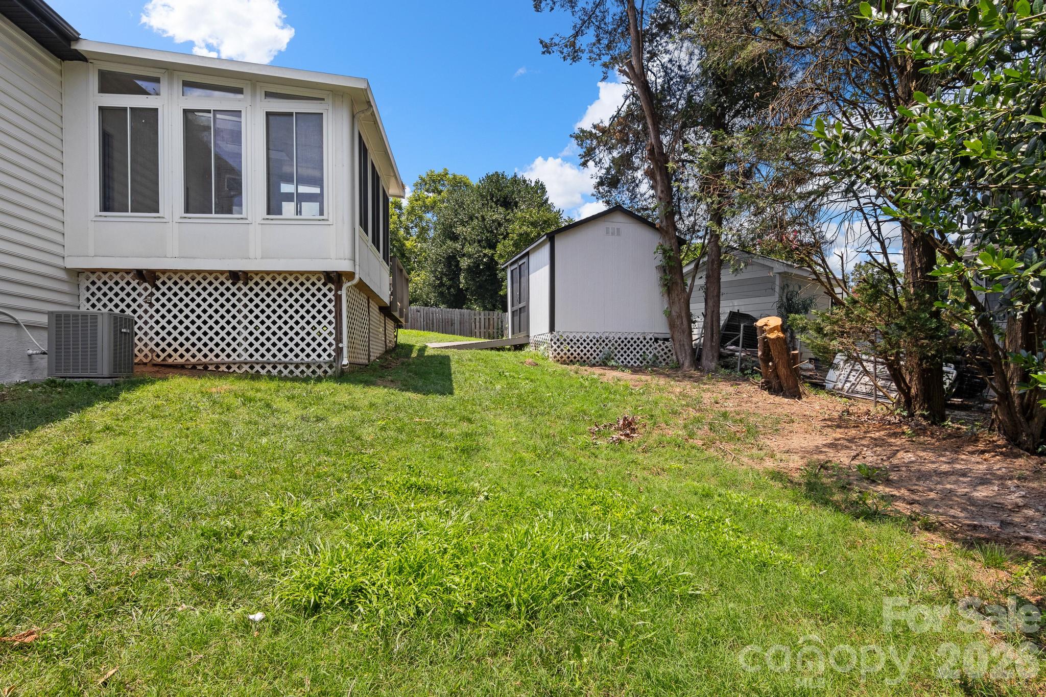 9713 Pernell Lane — Charlotte
