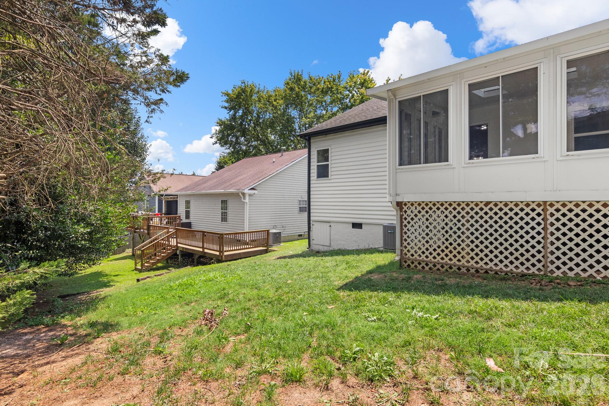 9713 Pernell Lane — Charlotte