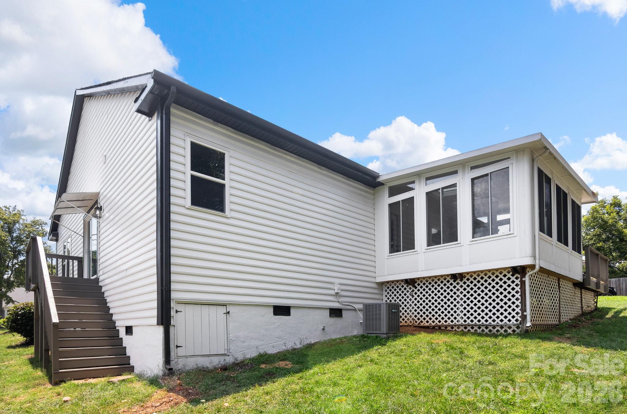 9713 Pernell Lane — Charlotte