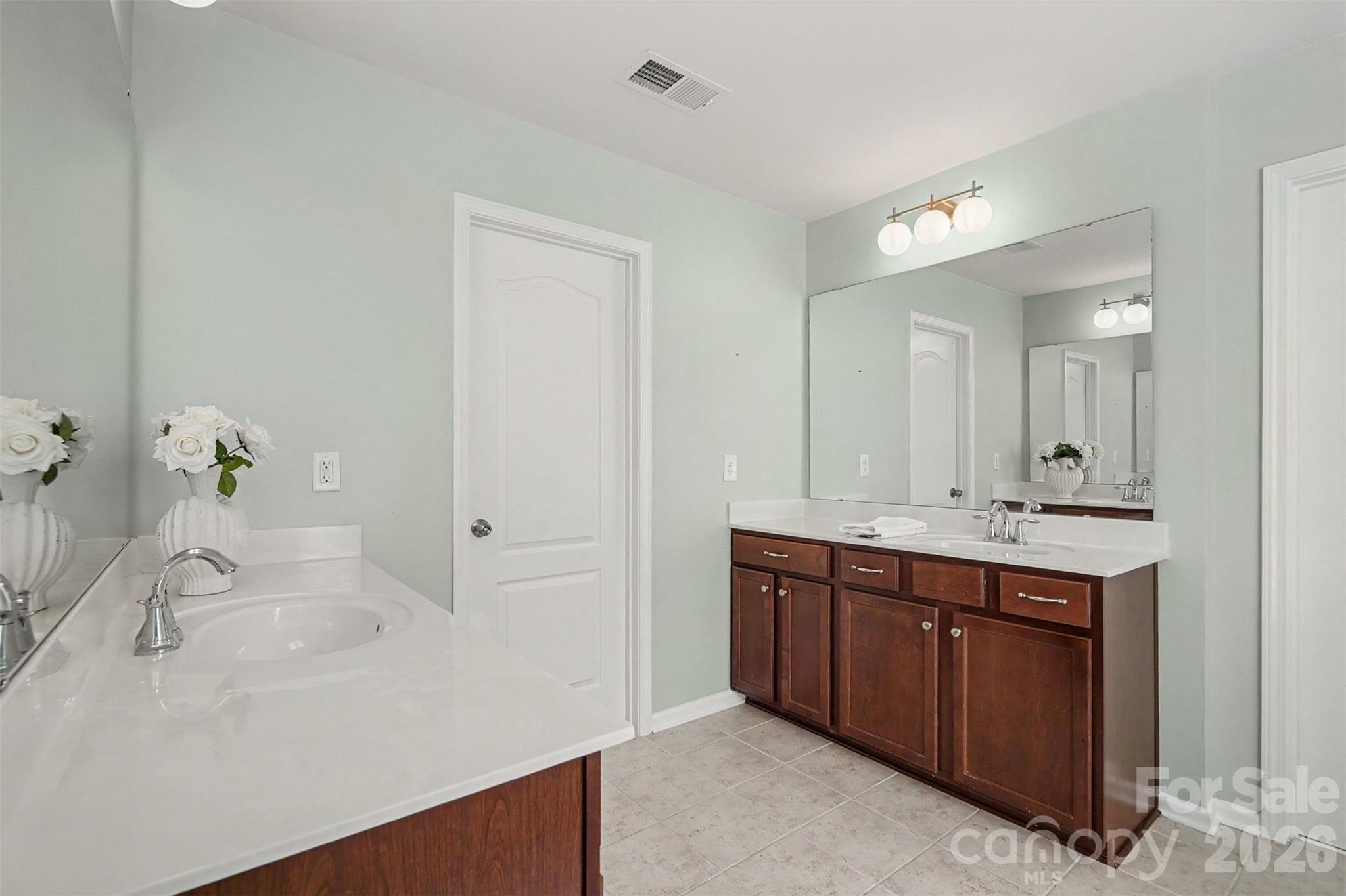 5810 Castlecove Road — Charlotte