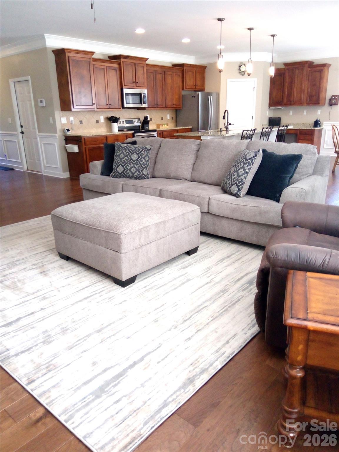 10234 Lakeshore Drive — Lancaster