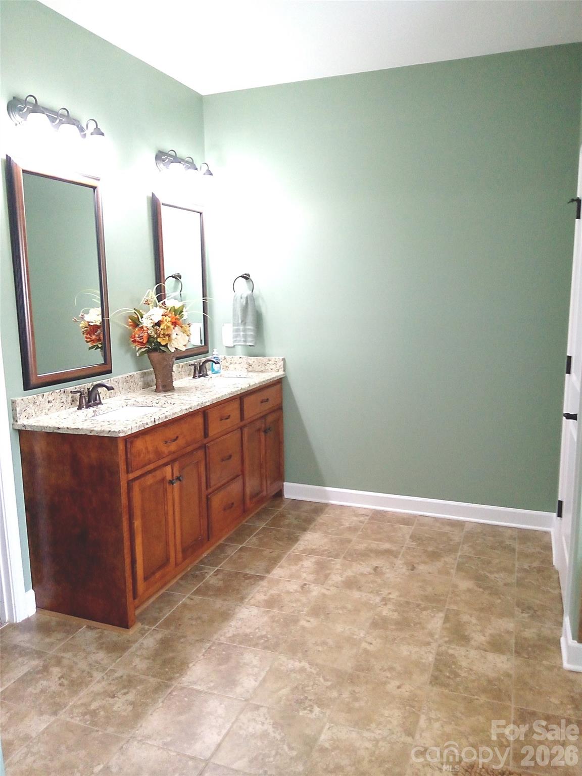 10234 Lakeshore Drive — Lancaster