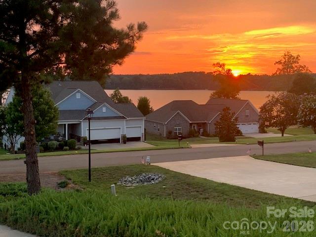 10234 Lakeshore Drive — Lancaster