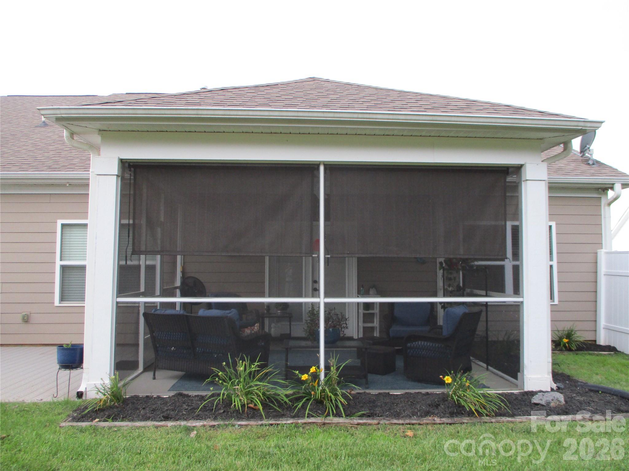 10234 Lakeshore Drive — Lancaster