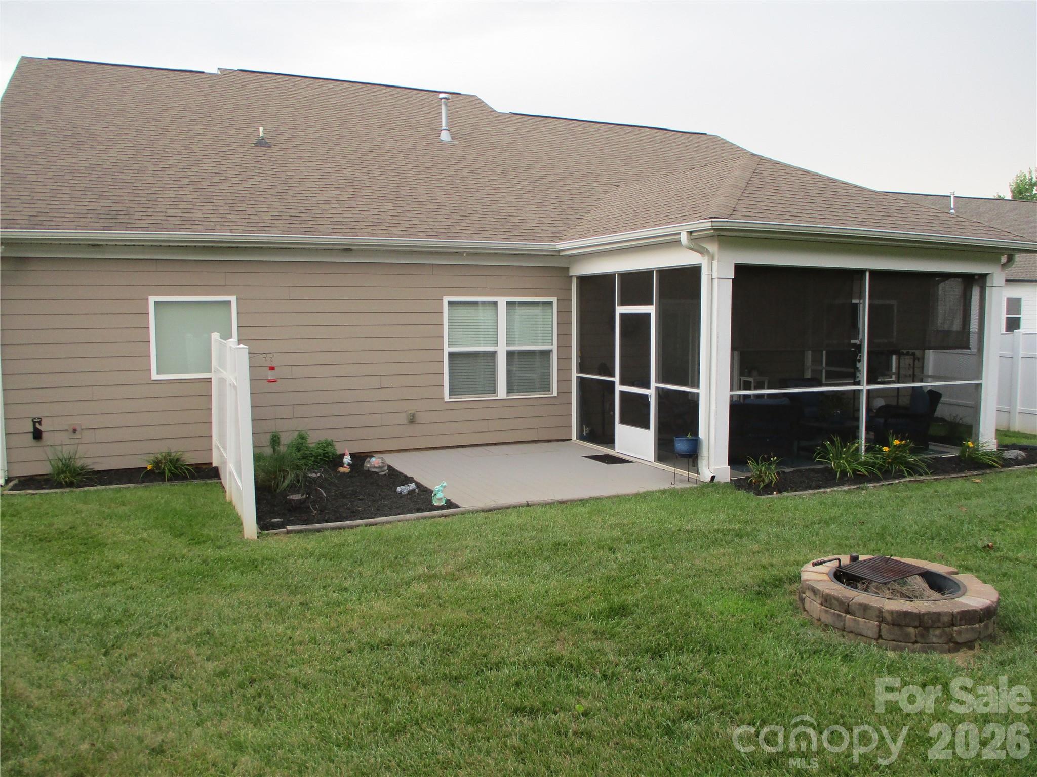 10234 Lakeshore Drive — Lancaster