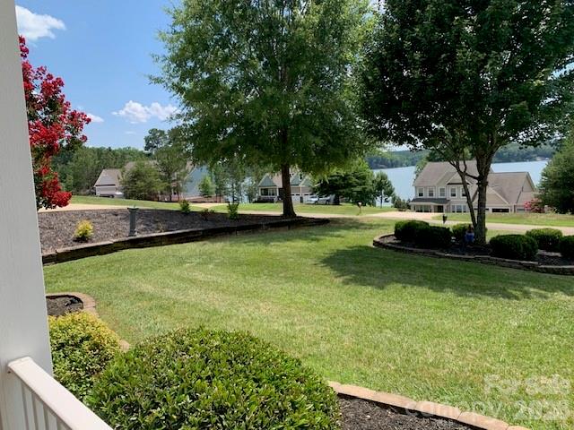 10234 Lakeshore Drive — Lancaster