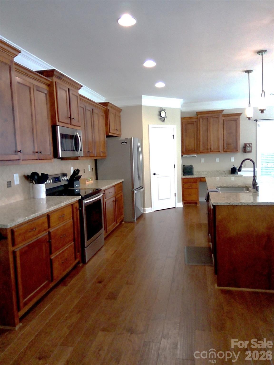 10234 Lakeshore Drive — Lancaster