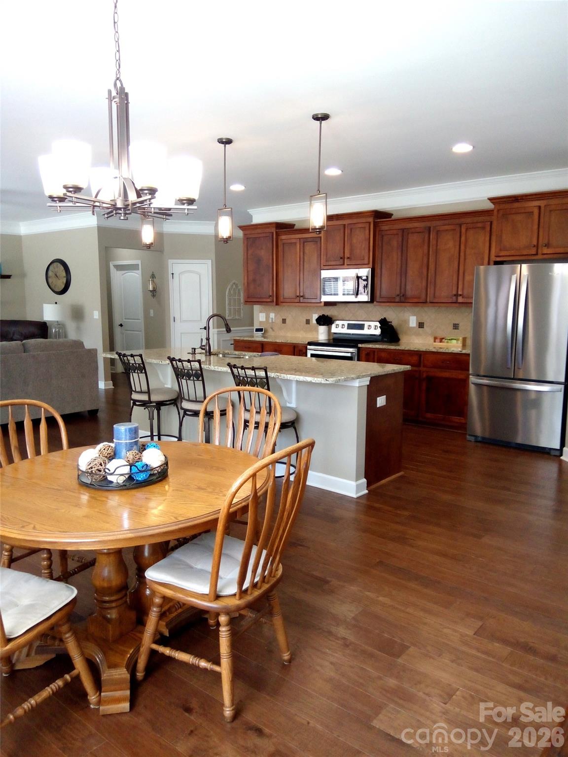 10234 Lakeshore Drive — Lancaster