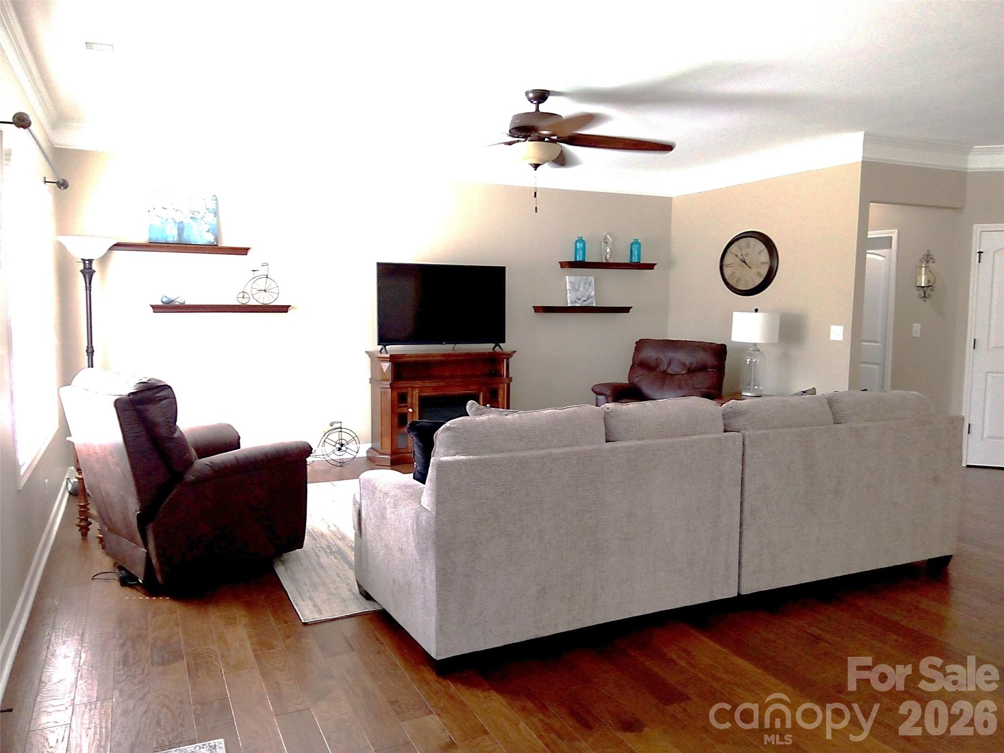 10234 Lakeshore Drive — Lancaster