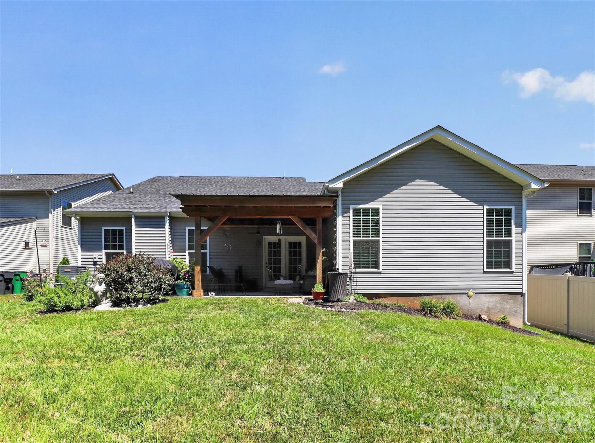 12823 Plumleaf Drive — Charlotte