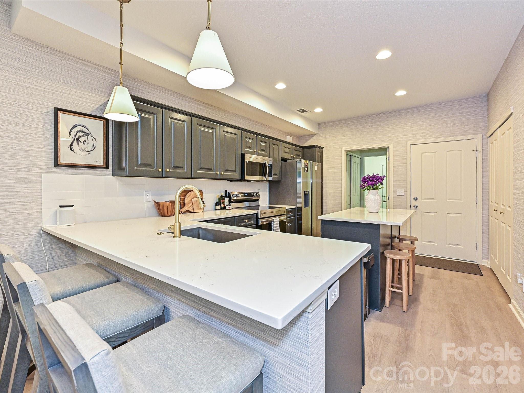 3520 S Bank Court — Matthews