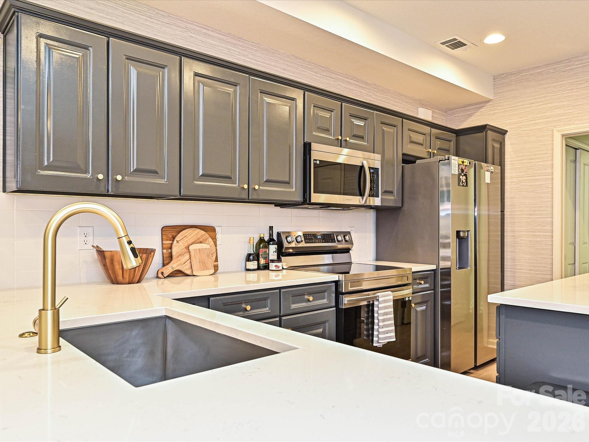 3520 S Bank Court — Matthews