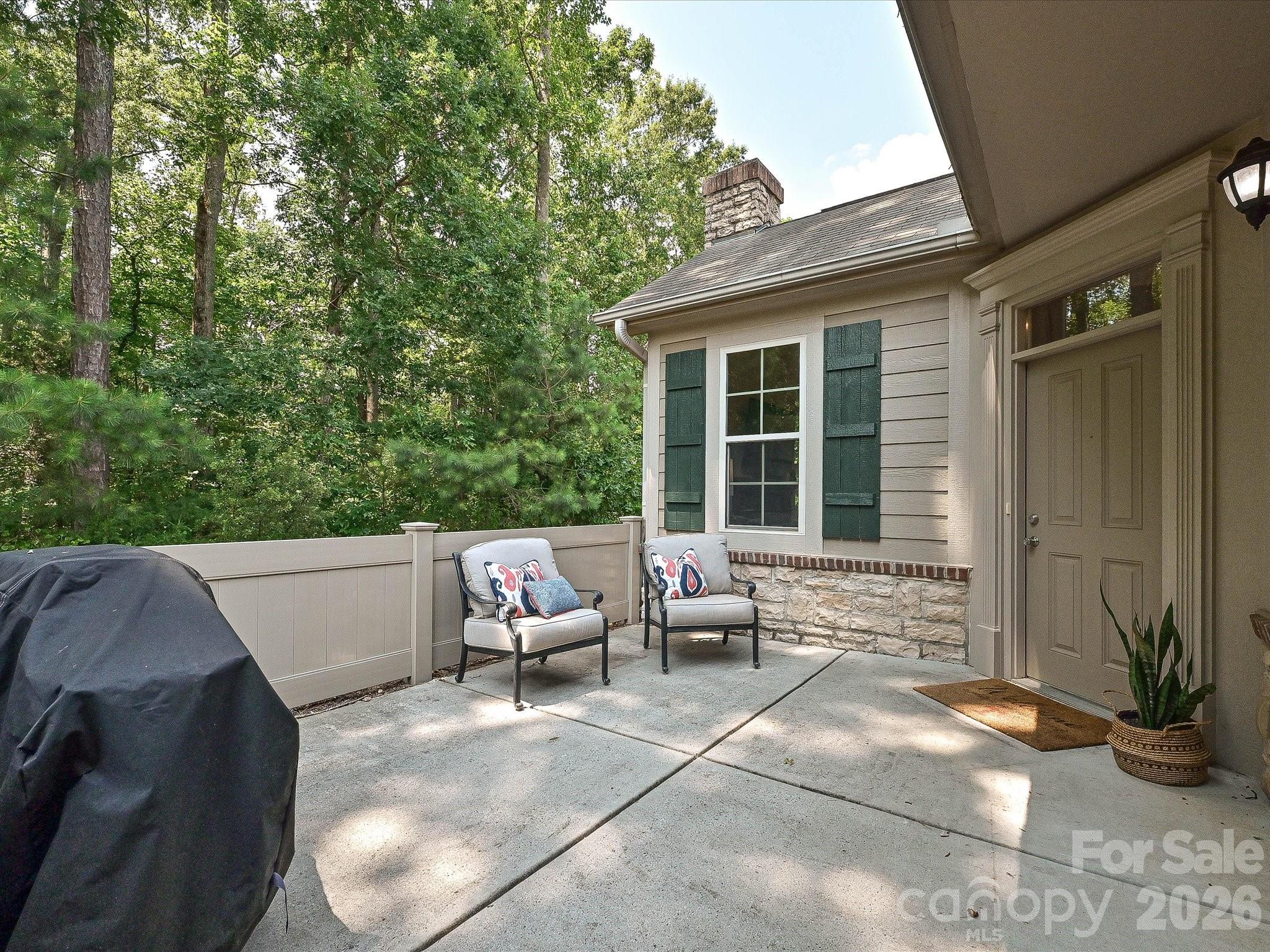 3520 S Bank Court — Matthews
