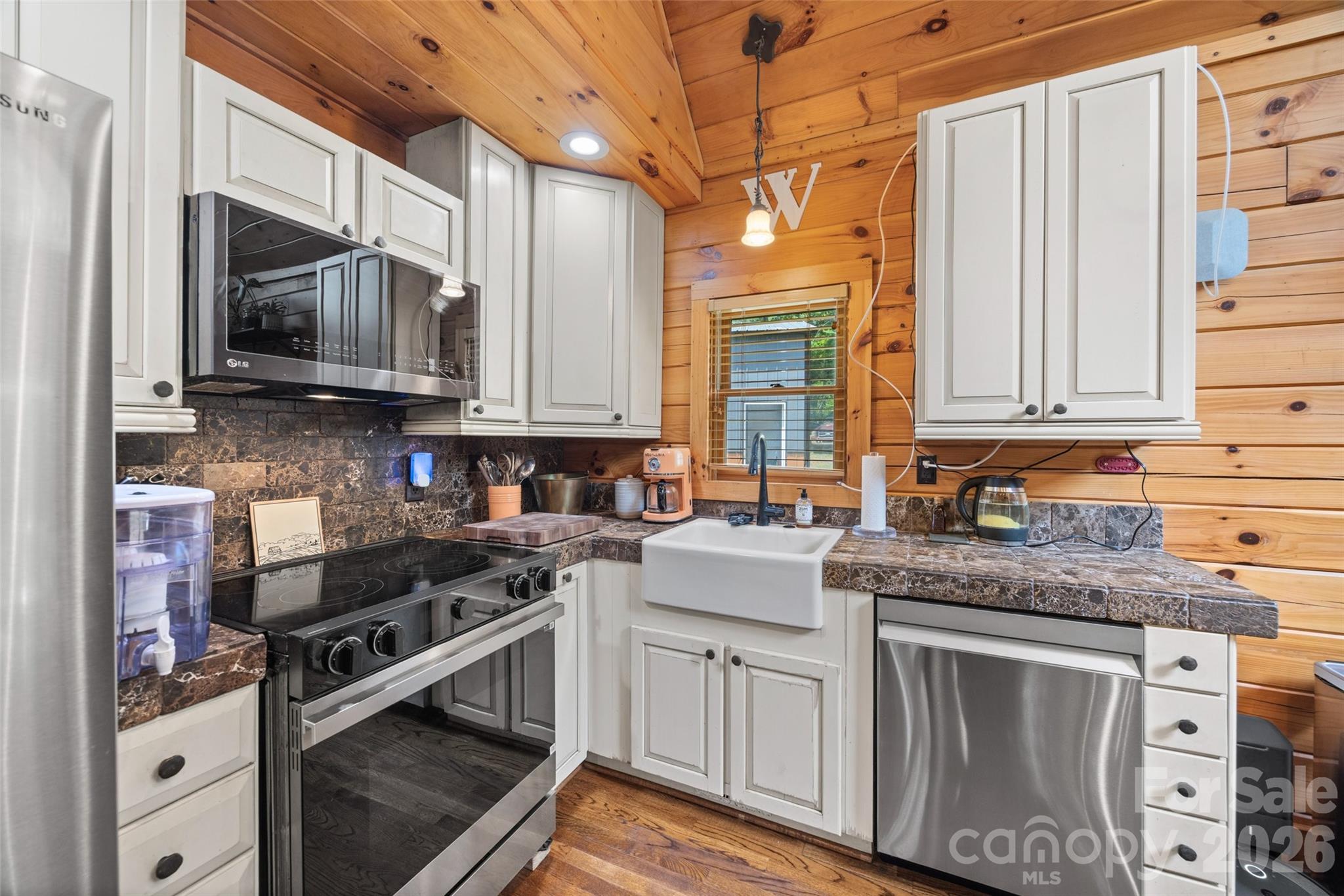 3448 Center Road — Chester