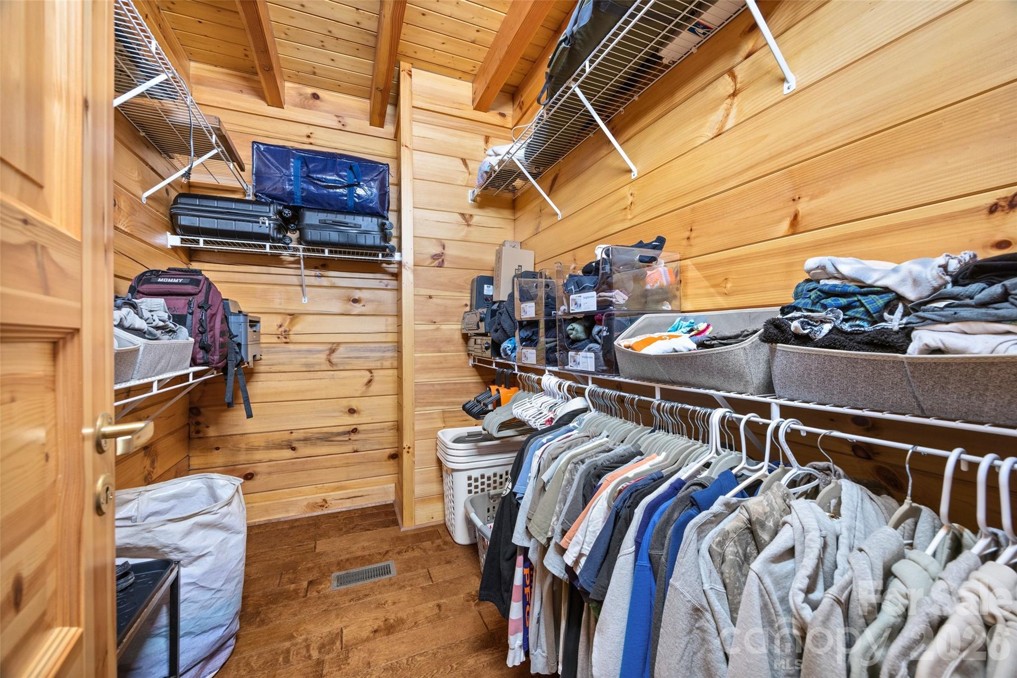 3448 Center Road — Chester